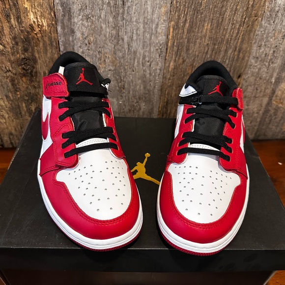 Jordan Air 1 Low FlyEase in White, Red, and Black - Picture 4 of 7